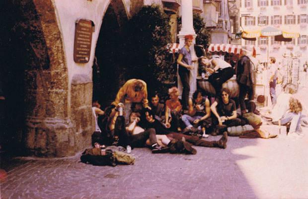 punks in der ibk altstadt - 1986-08-08