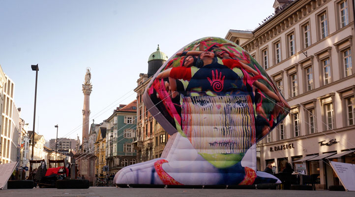 Skulptur Gewalt gegen Frauen - Monika Zanolin